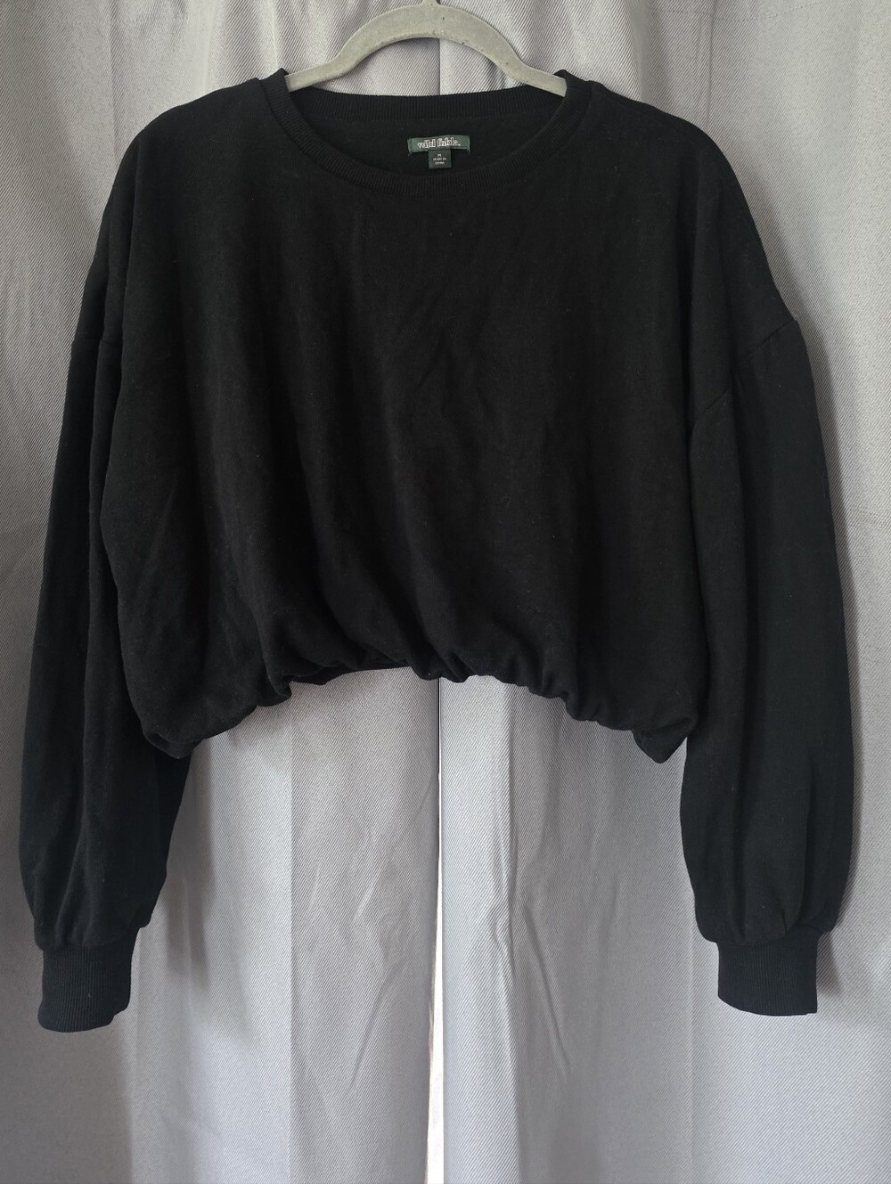 Wild Fable Black Cropped Bubble Hem Sweatshirt Size M